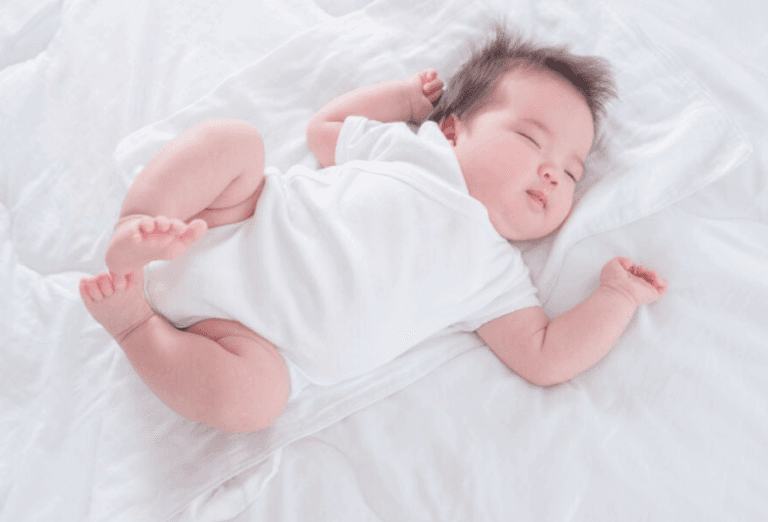 trẻ sơ sinh nằm gì cho mát lưng