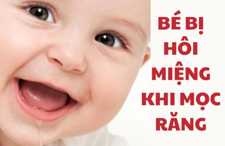 bé bị hôi miệng khi mọc răng