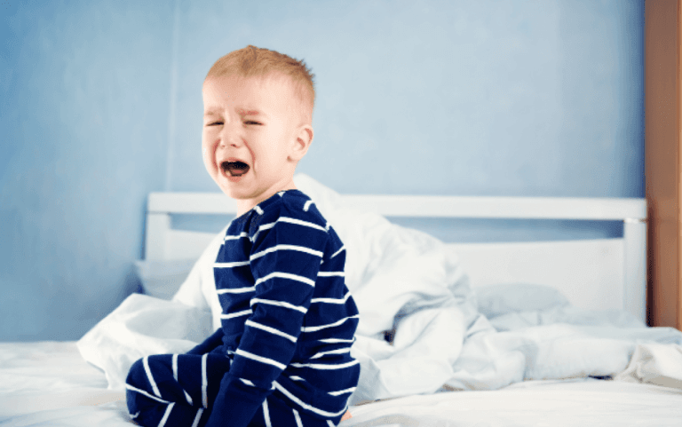 trẻ 3 tuổi hay khóc đêm