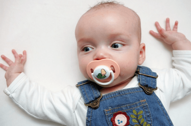 dấu hiệu trẻ tự kỷ dưới 6 tháng