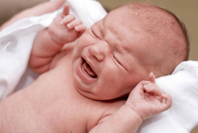 trẻ 3 tháng biếng ăn