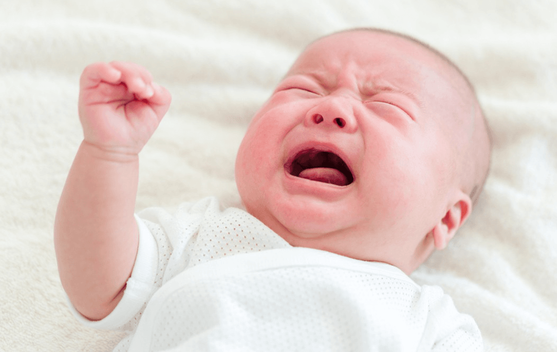 trẻ bị sưng nướu răng