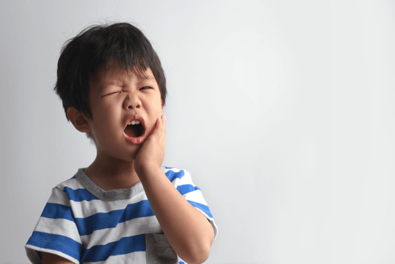 răng vĩnh viễn của trẻ bị sâu