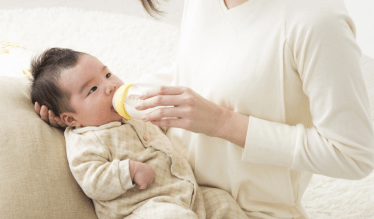 bé 4th bú 600ml ngày